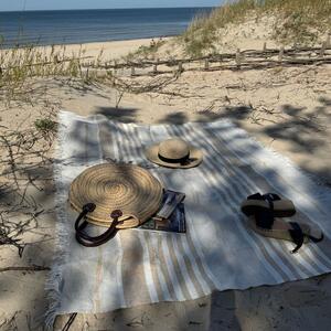 Bež lanena deka za plažu 140x170 cm Allure Stripe – Linen Tales