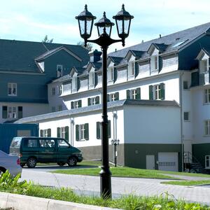Jarbolno svjetlo s tri žarulje 2099, crno