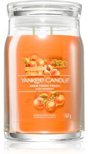 Yankee Candle Farm Fresh Peach mirisna svijeća Signature 567 g