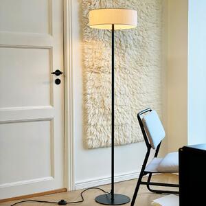 Dyberg Larsen podna lampa Calix, crna/prirodna, 150 cm, Crno, Dnevni boravak/blagovaonica, Metal