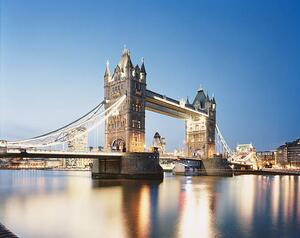 Fotografija Tower Bridge and city of London at dusk, Gary Yeowell