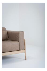 Kauč od svijetlosmeđe bivolje kože s masivnom hrastovom konstrukcijom Gazzda Fawn, 210 cm
