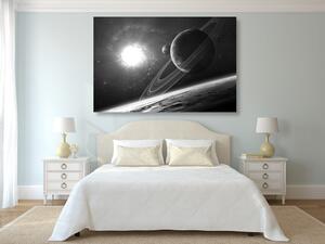 Slika planeta u svemiru u crno-bijelom dizajnu