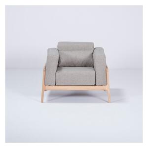 Fotelja od hrasta sa sivim tekstilnim sjedalom Gazzda Fawn
