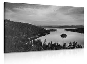 Slika jezero pri zalasku sunca u crno-bijelom dizajnu