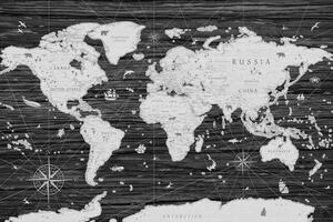 Slika na plutu crno-bijela karta na drvenoj podlozi