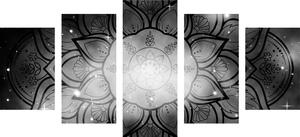 5-dijelna slika Mandala s pozadinom galaksije u crno-bijelom dizajnu