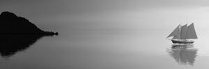 Slika jedrilica u crno-bijelom dizajnu