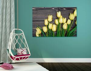 Slika čarobni žuti tulipani na drvenoj podlozi