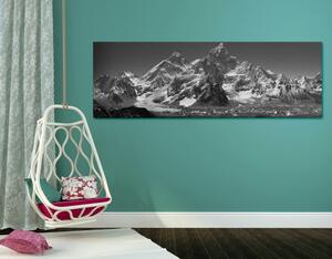 Slika prekrasan planinski vrh u crno-bijelom dizajnu