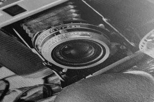 Slika stari fotoaparat u crno-bijelom dizajnu