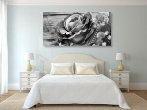 Slika elegantna vintage ruža u crno-bijelom dizajnu
