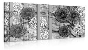 Slika apstraktno cvijeće na mramorastoj pozadini u crno-bijelom dizajnu