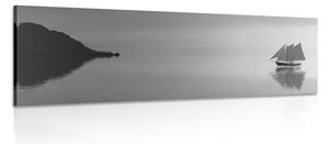 Slika jedrilica u crno-bijelom dizajnu
