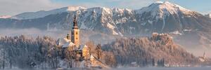 Slika crkva kod jezera Bled u Sloveniji