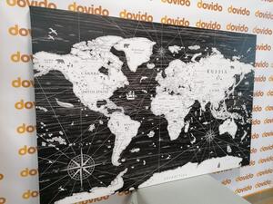 Slika crno-bijela karta na drvenoj podlozi