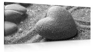 Slika Zen kamen u obliku srca u crno-bijelom dizajnu