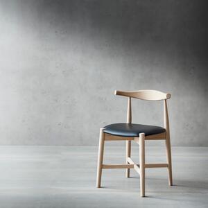 Blagovaonska stolica od hrastovine Findahl by Hammel Mosbol