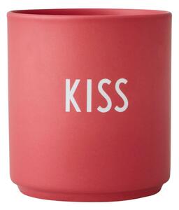 Crvena porculanska šalica Design Letters Kiss, 300 ml