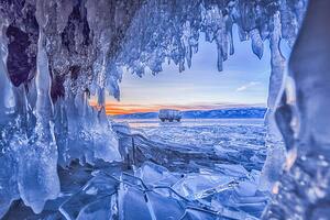 Fotografija Ice Cave at Baikal Lake, Russia, Wachirawit Narkborvornwichit