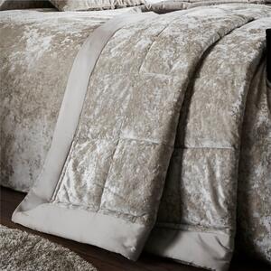 Bež prošiven prekrivač od samta za bračni krevet 220x220 cm Crushed – Catherine Lansfield