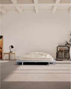 Svijetlo plavi bračni krevet od masivnog bora s podnicom 160x200 cm Japan – Karup Design