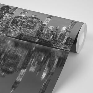 Fototapeta crno-bijeli odsjaj Manhattana u vodi