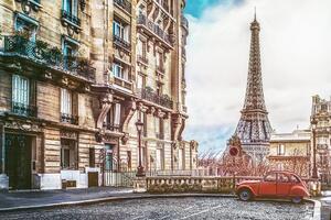 Tapeta pogled na Eiffelov toranj s ulice Pariza