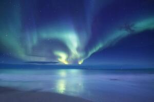 Samoljepljiva fototapeta polarna svjetlost iznad oceana