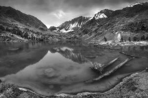 Fototapeta majestetične crno-bijele planine