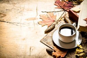 Fototapeta šalica kave u jesenjem dizajnu