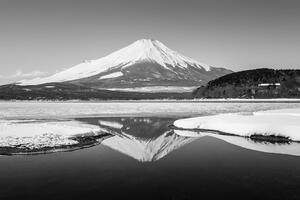 Fototapeta japanska planina Fuji u crno-bijelom