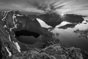 Fototapeta planinska panorama u crno-bijelom dizajnu