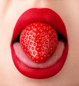 Umjetnička fotografija Woman mouth extreme close-up. Strawberry on, Andrei Ureche, (35 x 40 cm)