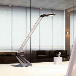 LED stolna lampa MAULsolaris, srebrna, visina 64 cm