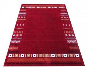 Moderan crveni tepih s motivom geometrijskih oblika