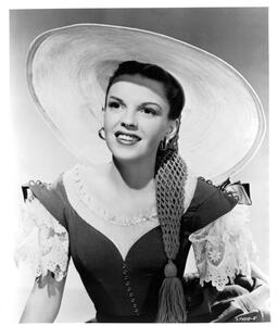 Fotografija Judy Garland In 'The Pirate', Archive Photos