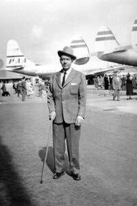 Fotografija Cole Porter Arriving in Paris, France Airport September 27, 1951