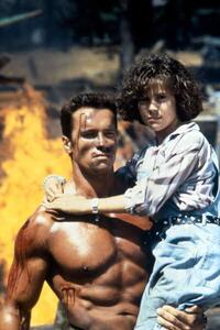 Umjetnička fotografija Arnold Schwarzenegger And Alyssa Milano, Commando 1985 Directed By Mark L. Lester, (26.7 x 40 cm)
