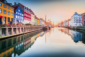 Umjetnička fotografija Copenhagen, Denmark. Nyhavn, Kobenhavn's iconic canal,, emicristea, (40 x 26.7 cm)
