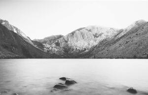 Umjetnička fotografija Scenic view of lake and mountains, Yubo Qin / 500px, (40 x 26.7 cm)
