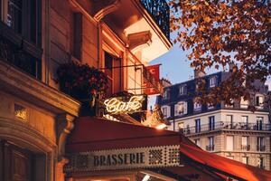 Umjetnička fotografija Parisian cafe at twilight, kolderal, (40 x 26.7 cm)