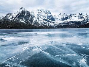 Umjetnička fotografija Frozen water and mountain range on background, Johner Images, (40 x 30 cm)