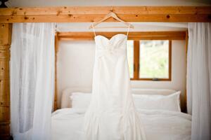 Umjetnička fotografija Wedding dress hanging bed, Cavan Images, (40 x 26.7 cm)