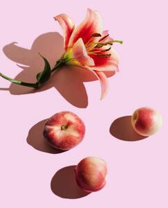 Umjetnička fotografija Lily flower and peaches on pink, Tanja Ivanova, (26.7 x 40 cm)