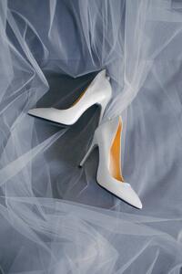 Umjetnička fotografija Bride's shoes with a veil top view close-up, Artem Sokolov, (26.7 x 40 cm)