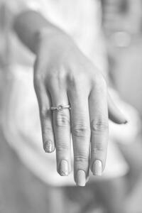 Umjetnička fotografija Women hand with diamond ring. Wedding accessories, Kyrylo Matukhno, (26.7 x 40 cm)