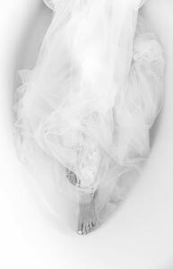 Umjetnička fotografija Melting female body in white dress in the bath, Victor Dyomin, (26.7 x 40 cm)