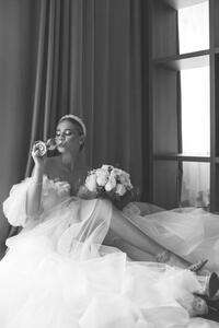 Umjetnička fotografija beautiful bride in the morning - stock photo, Serhii Mazur, (26.7 x 40 cm)