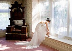 Umjetnička fotografija Bride Getting Ready in Hotel Room, Natalie Fobes, (40 x 26.7 cm)